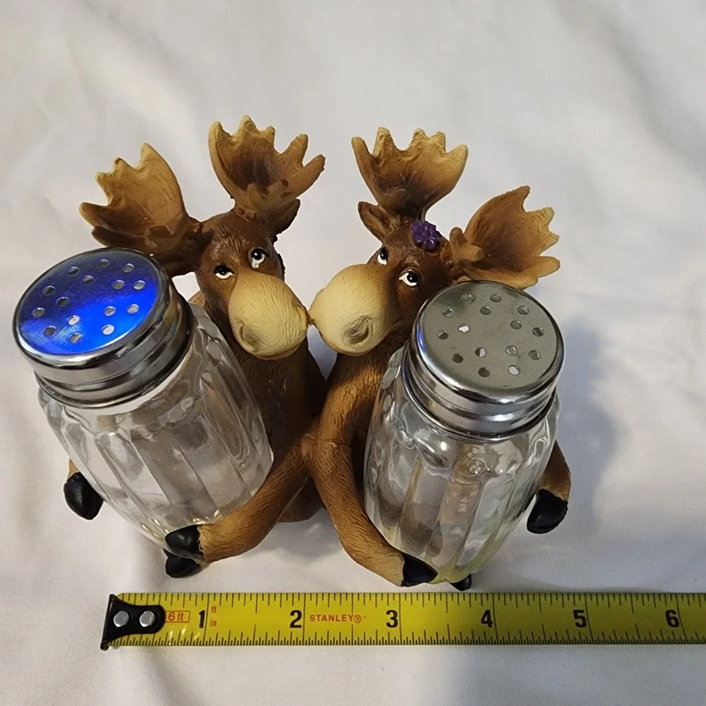 Cabin Decor Woodland Creek Vintage Kissing Moose SP Shakers